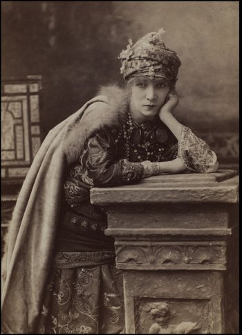 1468679918-37_sarah_bernhardt-theredlist